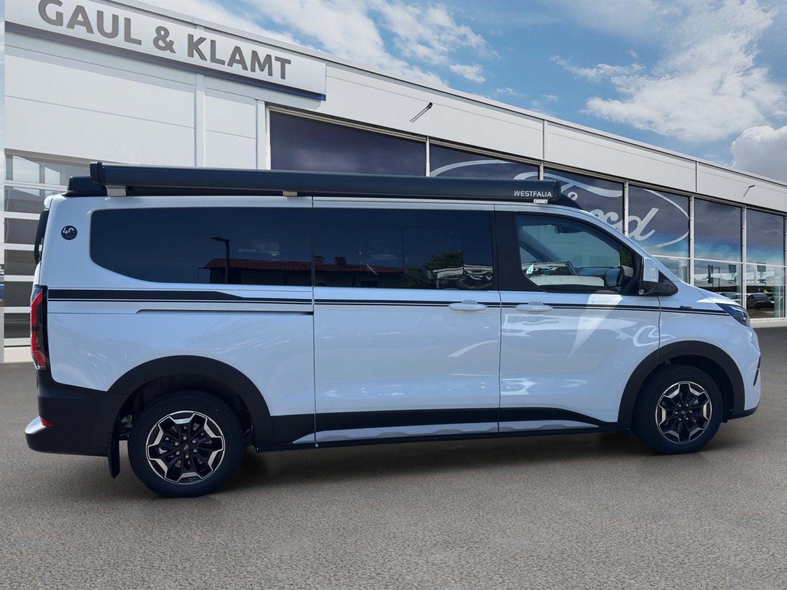 Fahrzeugabbildung Ford Transit Custom Nugget 320 L2 Titanium Aufstelldach FWD