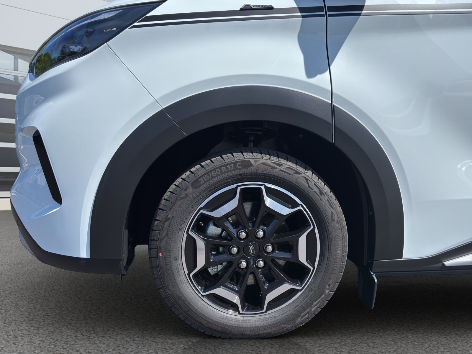 Fahrzeugabbildung Ford Transit Custom Nugget 320 L2 Titanium Aufstelldach FWD