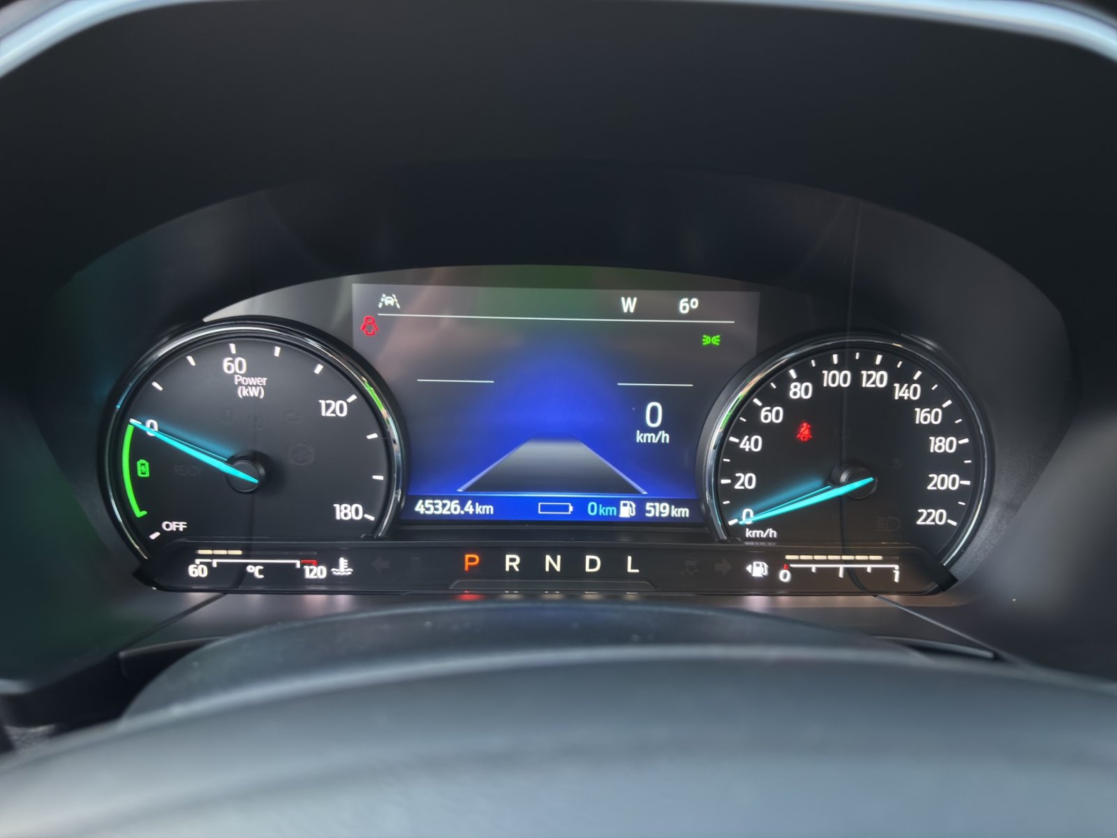 Fahrzeugabbildung Ford Kuga Plug-In Hybrid Cool & Connect #Winterpaket